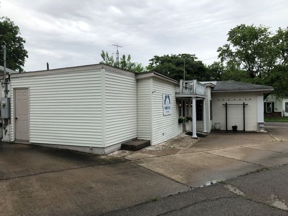 819 S Main St, Harrisburg, IL 62946